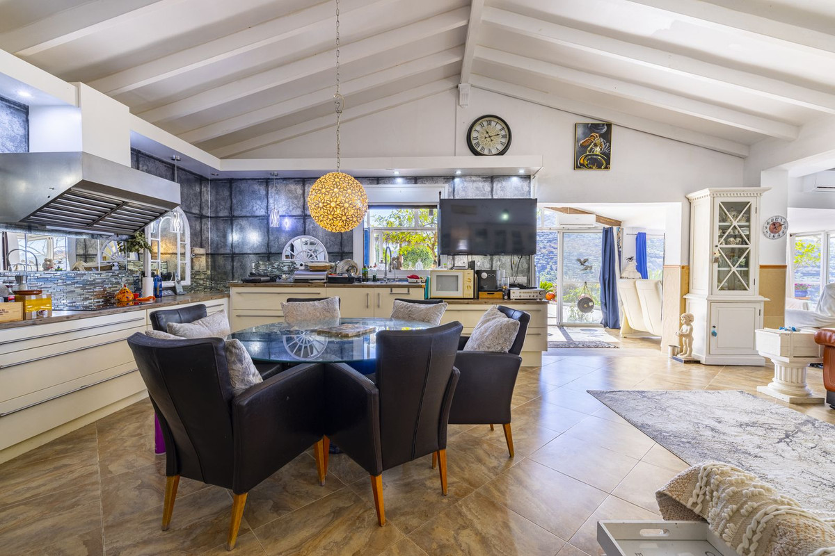 Se vende Villa - Chalet de 3 dormitorios en Costa Del Sol East, Málaga, España