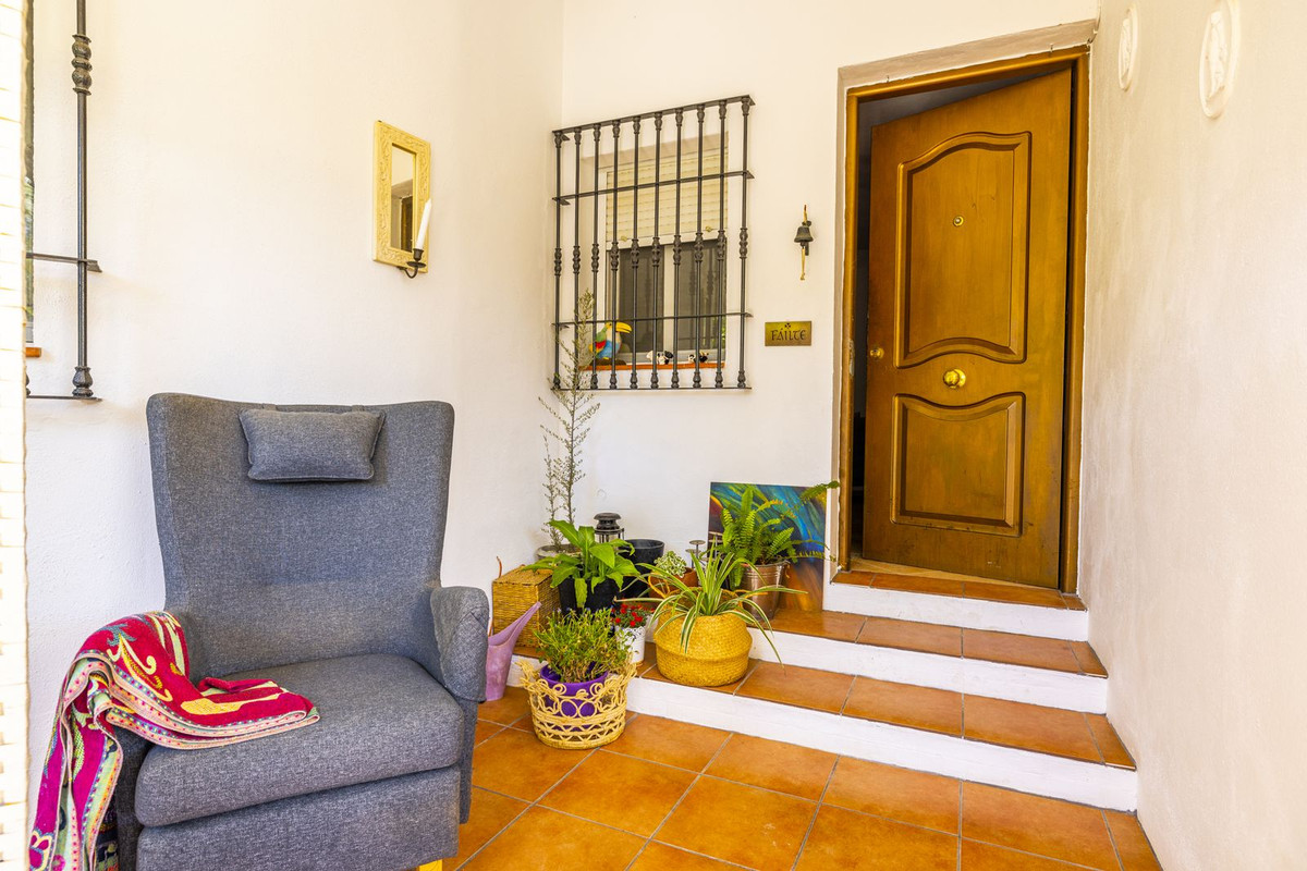 4 Bed Townhouse for sale in Comares Costa Del Sol East, Málaga, Spain