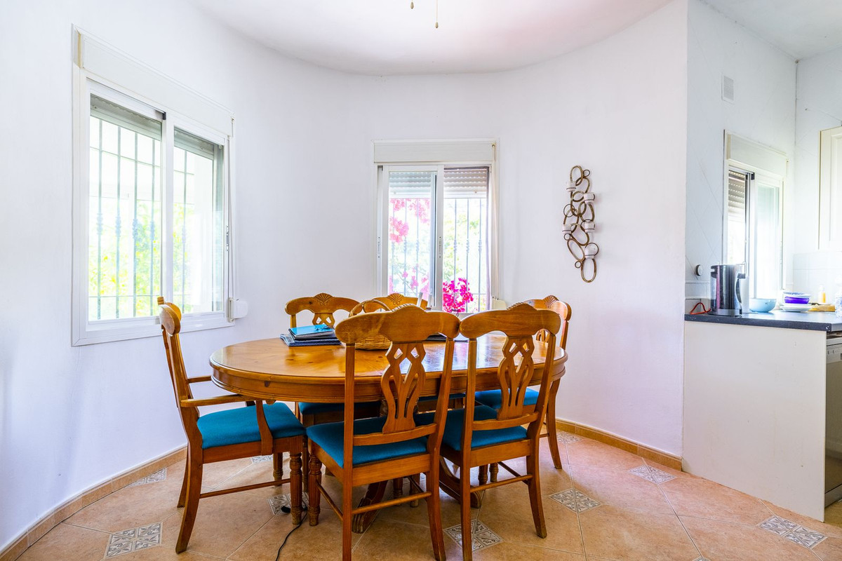 4 Bed Townhouse for sale in Comares Costa Del Sol East, Málaga, Spain