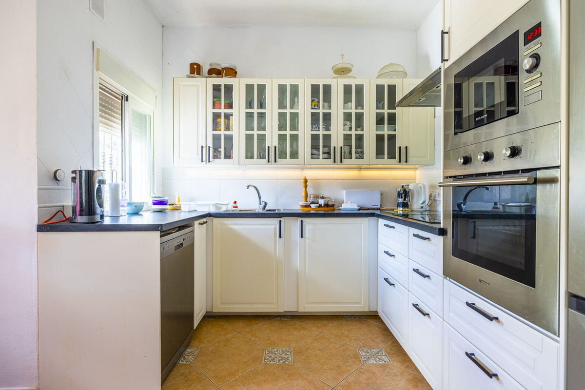 4 Bed Townhouse for sale in Comares Costa Del Sol East, Málaga, Spain