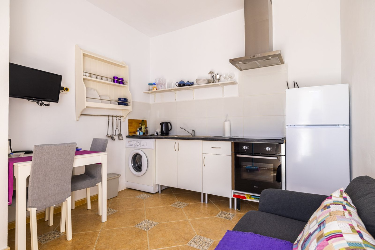 4 Bed Townhouse for sale in Comares Costa Del Sol East, Málaga, Spain