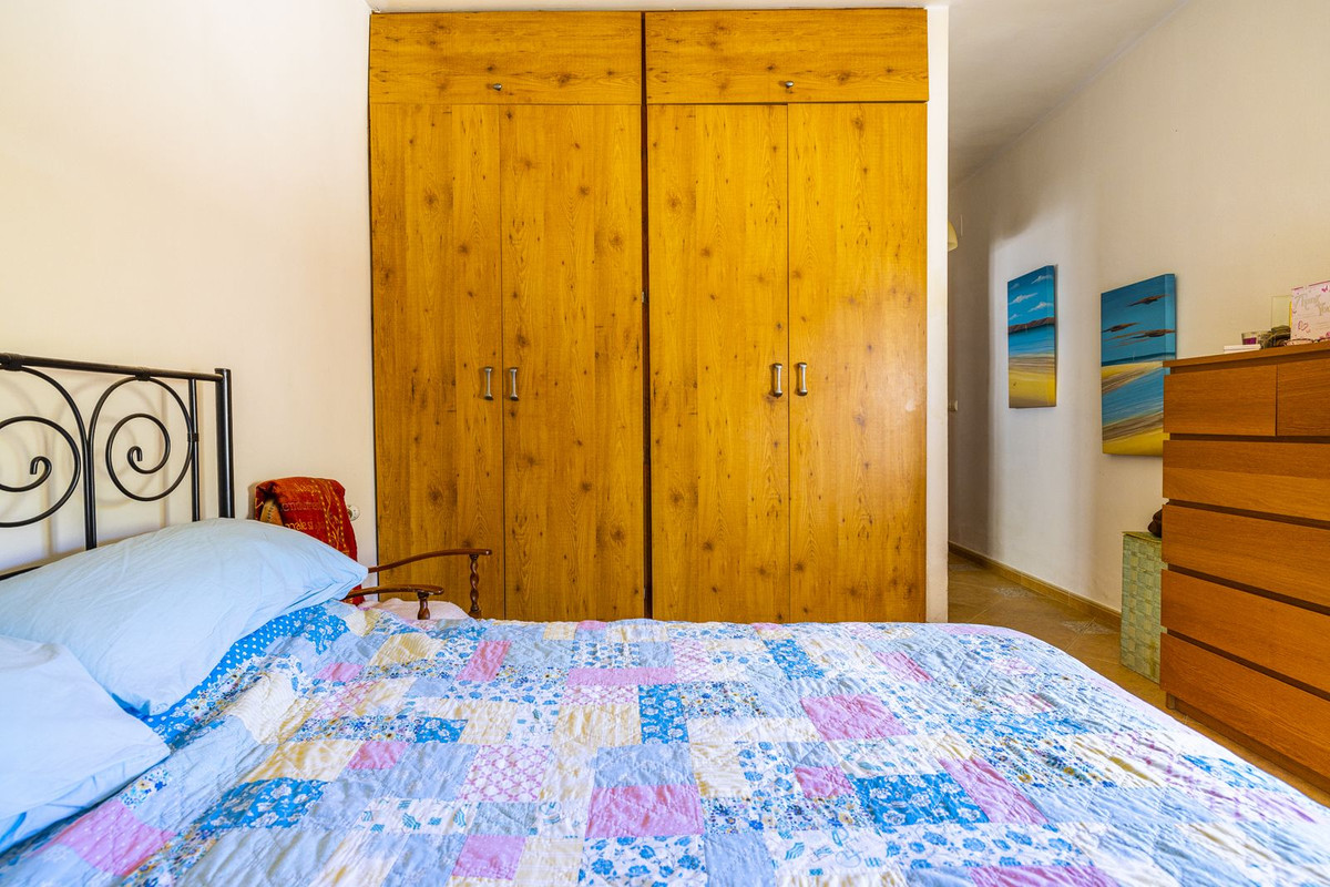 4 Bed Townhouse for sale in Comares Costa Del Sol East, Málaga, Spain