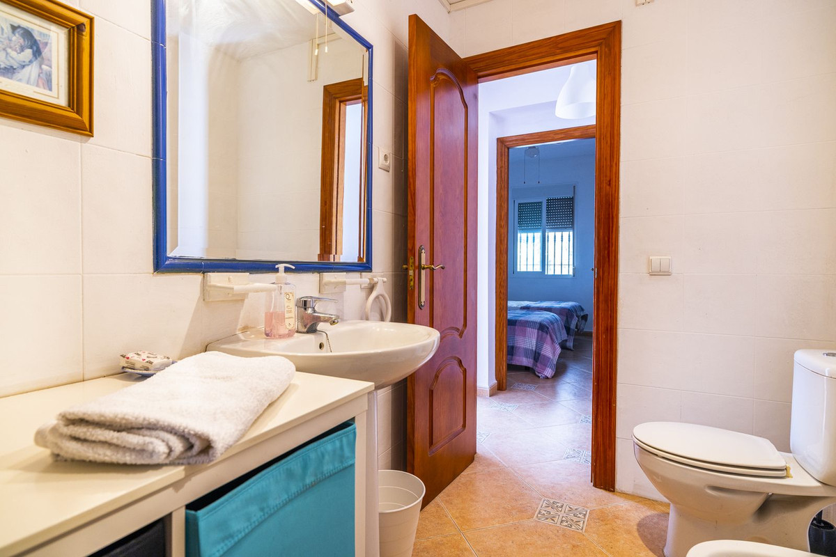 4 Bed Townhouse for sale in Comares Costa Del Sol East, Málaga, Spain