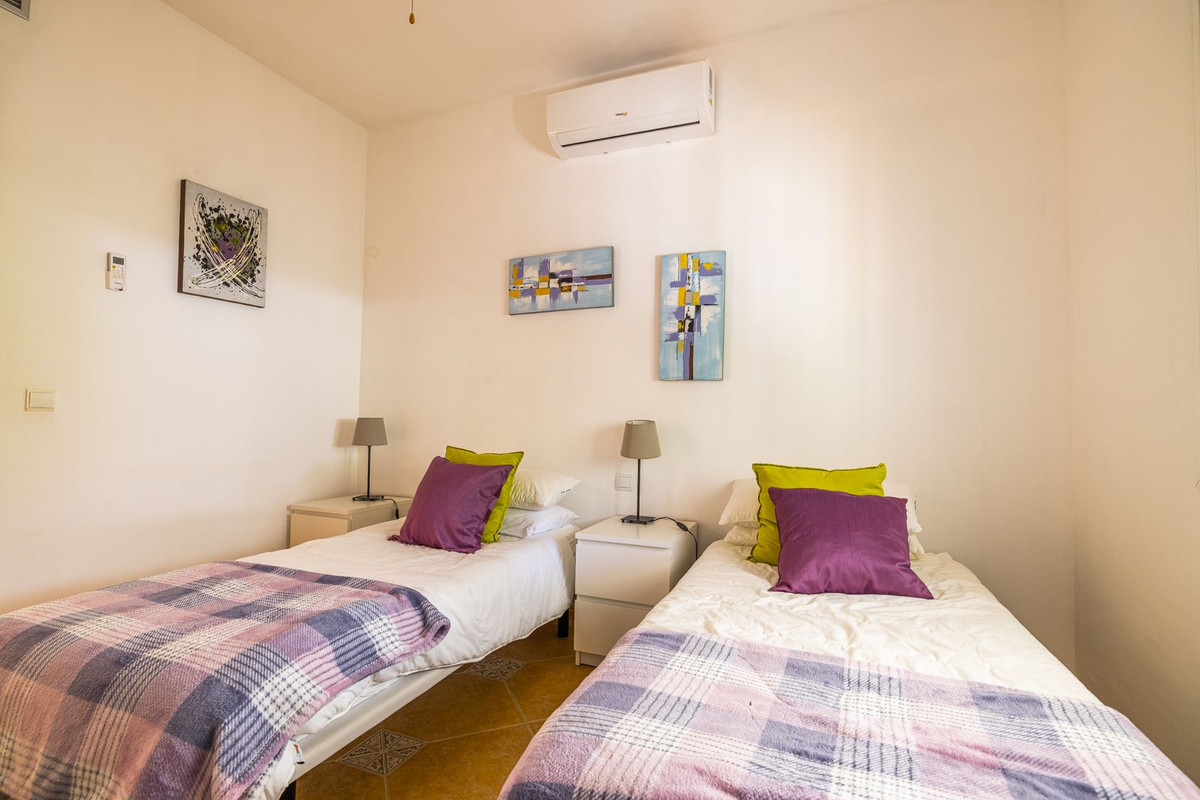 4 Bed Townhouse for sale in Comares Costa Del Sol East, Málaga, Spain