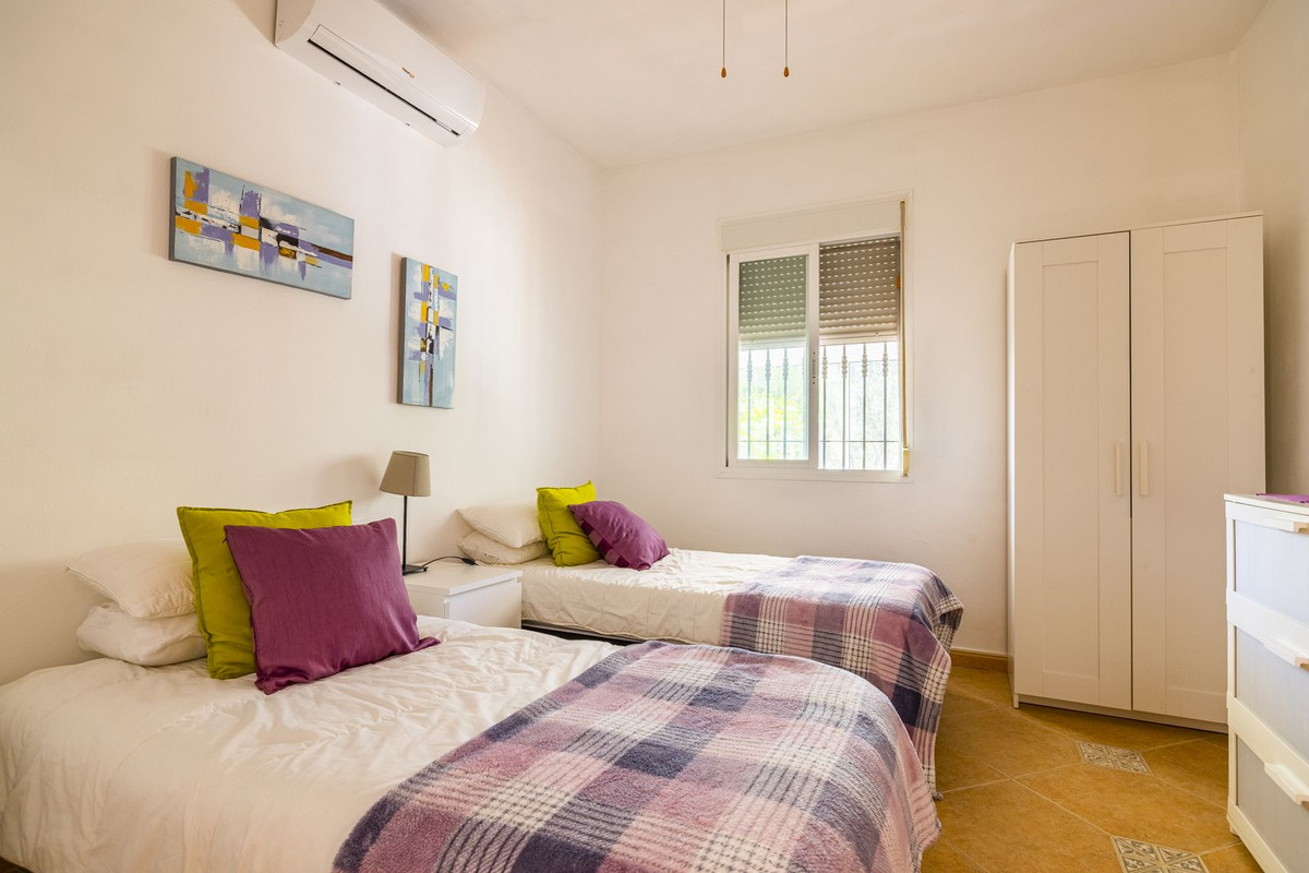 4 Bed Townhouse for sale in Comares Costa Del Sol East, Málaga, Spain