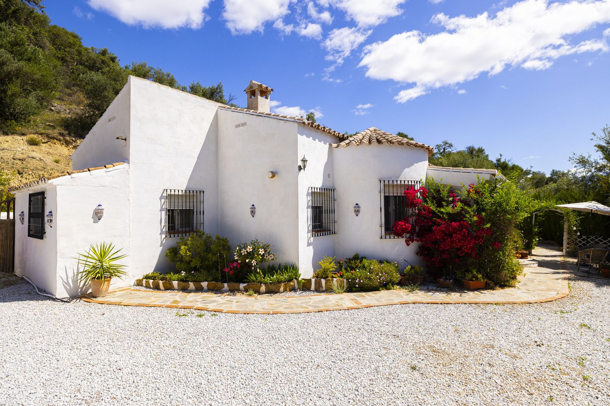 4 Bed Townhouse for sale in Comares Costa Del Sol East, Málaga, Spain