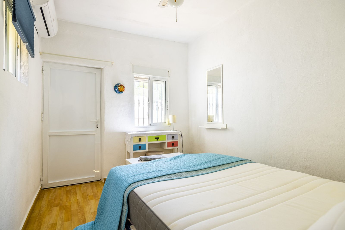 4 Bed Townhouse for sale in Comares Costa Del Sol East, Málaga, Spain