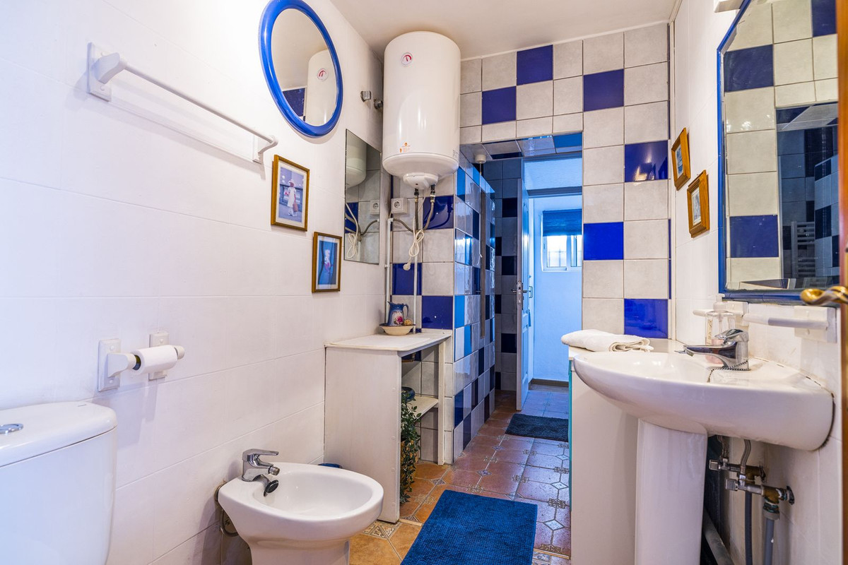 4 Bed Townhouse for sale in Comares Costa Del Sol East, Málaga, Spain