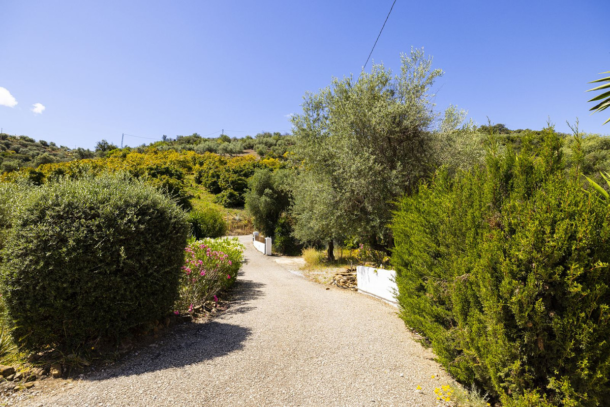 4 Bed Townhouse for sale in Comares Costa Del Sol East, Málaga, Spain