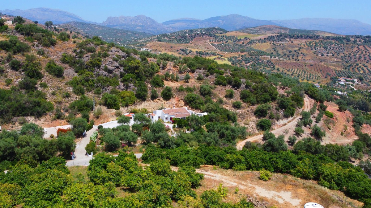 4 Bed Townhouse for sale in Comares Costa Del Sol East, Málaga, Spain