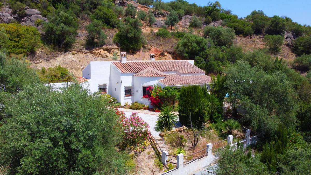 4 Bed Townhouse for sale in Comares Costa Del Sol East, Málaga, Spain
