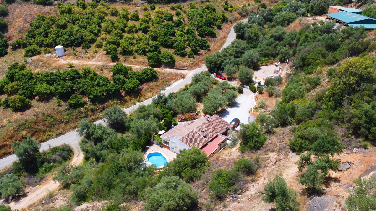 4 Bed Townhouse for sale in Comares Costa Del Sol East, Málaga, Spain