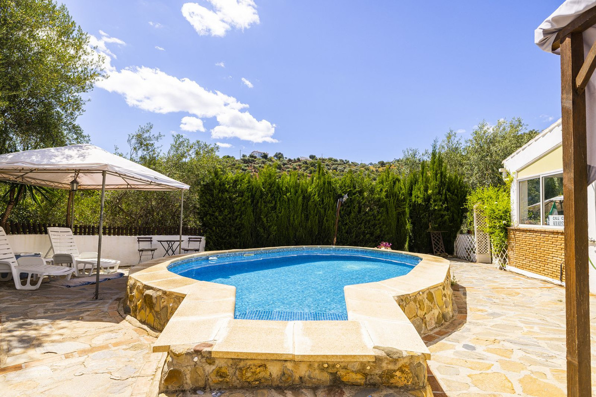 4 Bed Townhouse for sale in Comares Costa Del Sol East, Málaga, Spain
