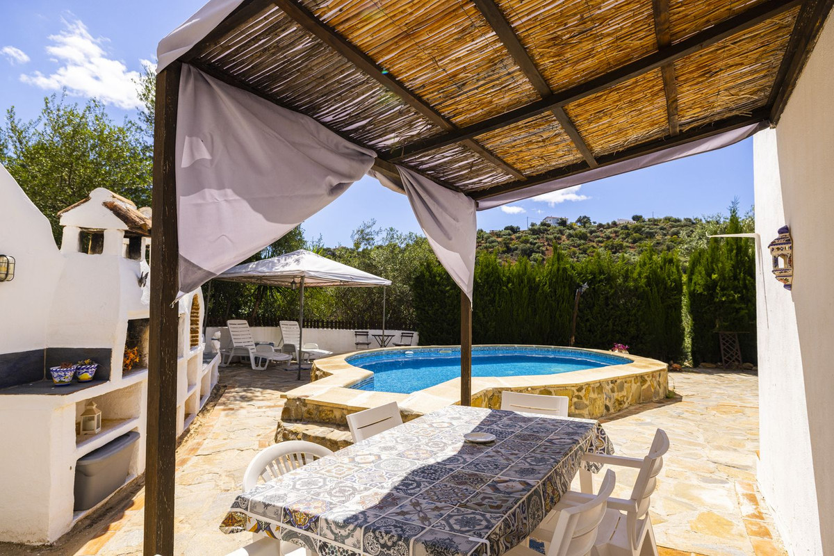 4 Bed Townhouse for sale in Comares Costa Del Sol East, Málaga, Spain