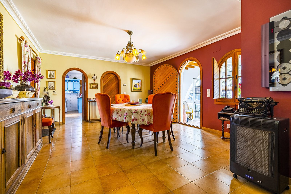 5 Bed Townhouse for sale in Cómpeta Costa Del Sol East, Málaga, Spain