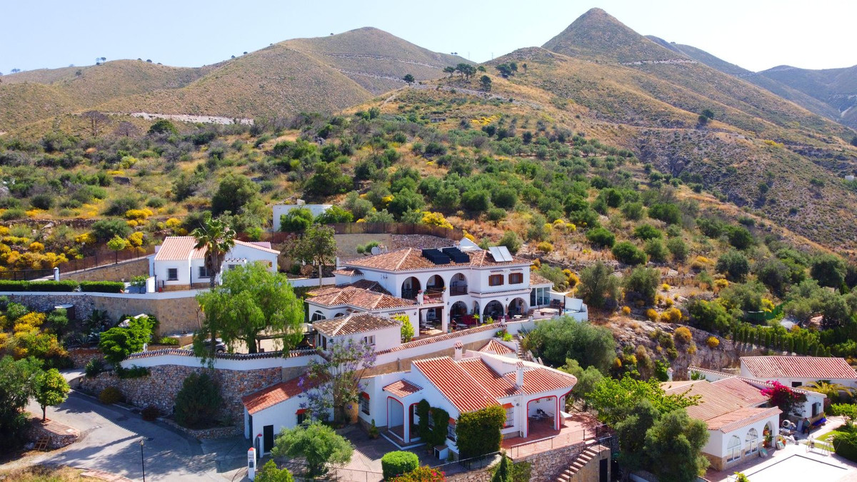 5 Bed Townhouse for sale in Cómpeta Costa Del Sol East, Málaga, Spain