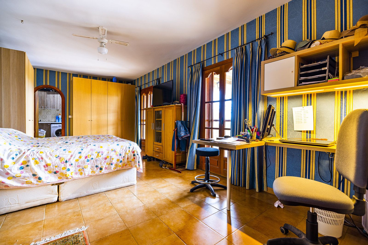 5 Bed Townhouse for sale in Cómpeta Costa Del Sol East, Málaga, Spain