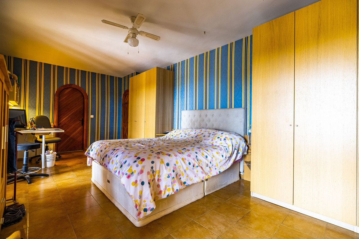5 Bed Townhouse for sale in Cómpeta Costa Del Sol East, Málaga, Spain