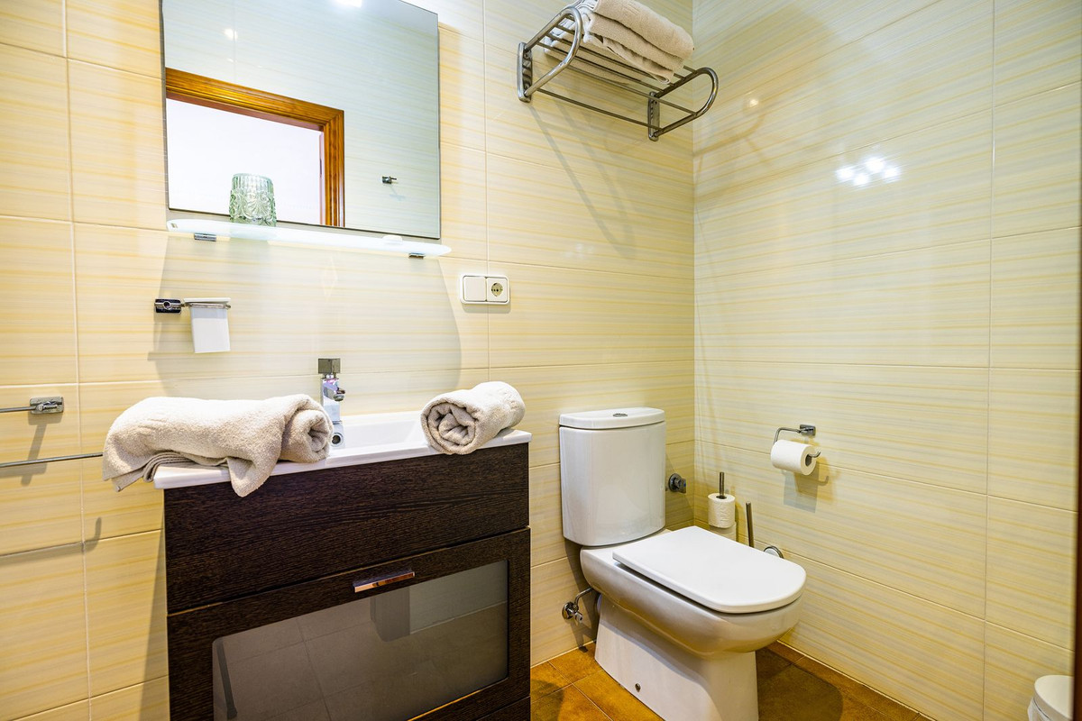 5 Bed Townhouse for sale in Cómpeta Costa Del Sol East, Málaga, Spain