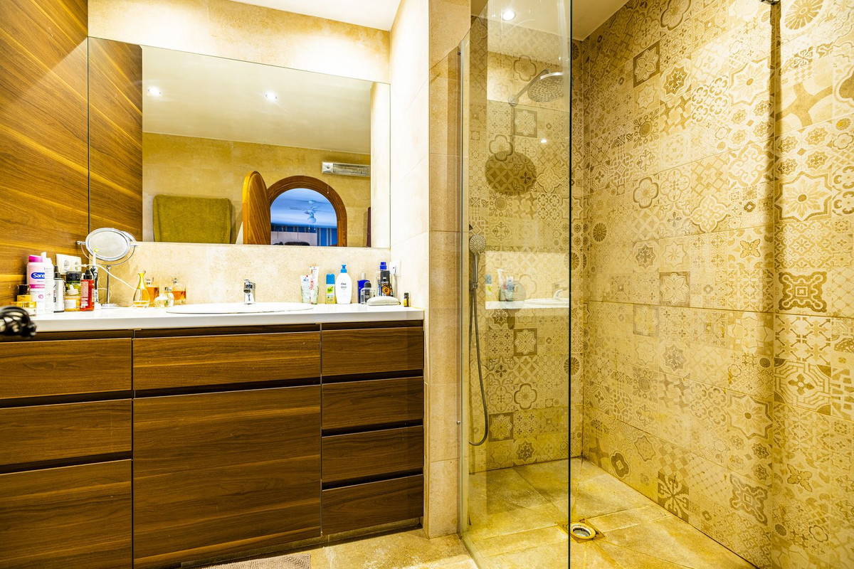 5 Bed Townhouse for sale in Cómpeta Costa Del Sol East, Málaga, Spain