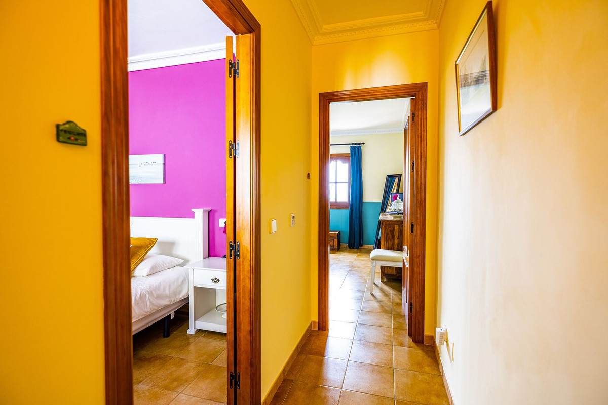 5 Bed Townhouse for sale in Cómpeta Costa Del Sol East, Málaga, Spain