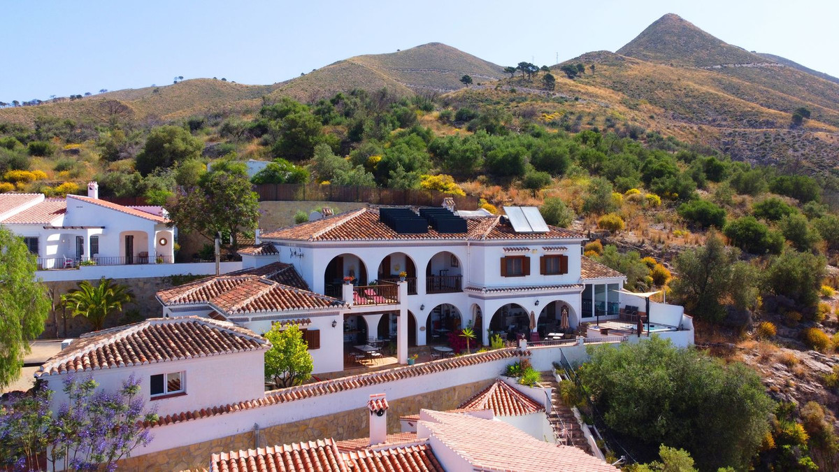5 Bed Townhouse for sale in Cómpeta Costa Del Sol East, Málaga, Spain
