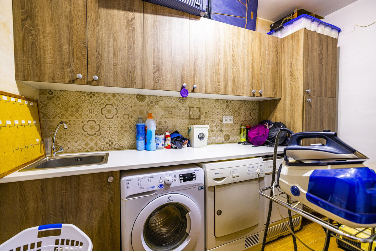 5 Bed Townhouse for sale in Cómpeta Costa Del Sol East, Málaga, Spain