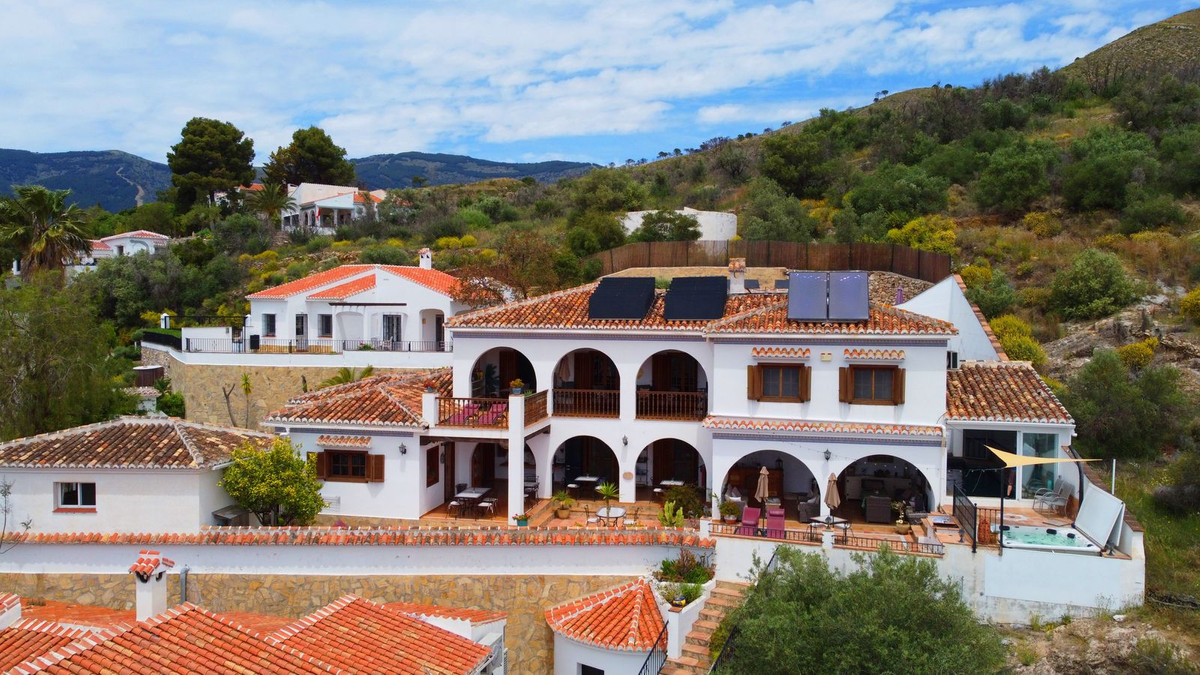 5 Bed Townhouse for sale in Cómpeta Costa Del Sol East, Málaga, Spain