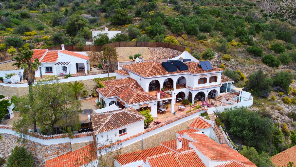 5 Bed Townhouse for sale in Cómpeta Costa Del Sol East, Málaga, Spain