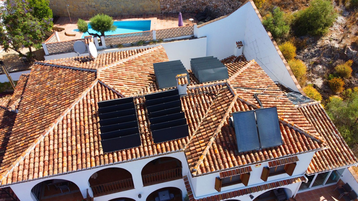 5 Bed Townhouse for sale in Cómpeta Costa Del Sol East, Málaga, Spain