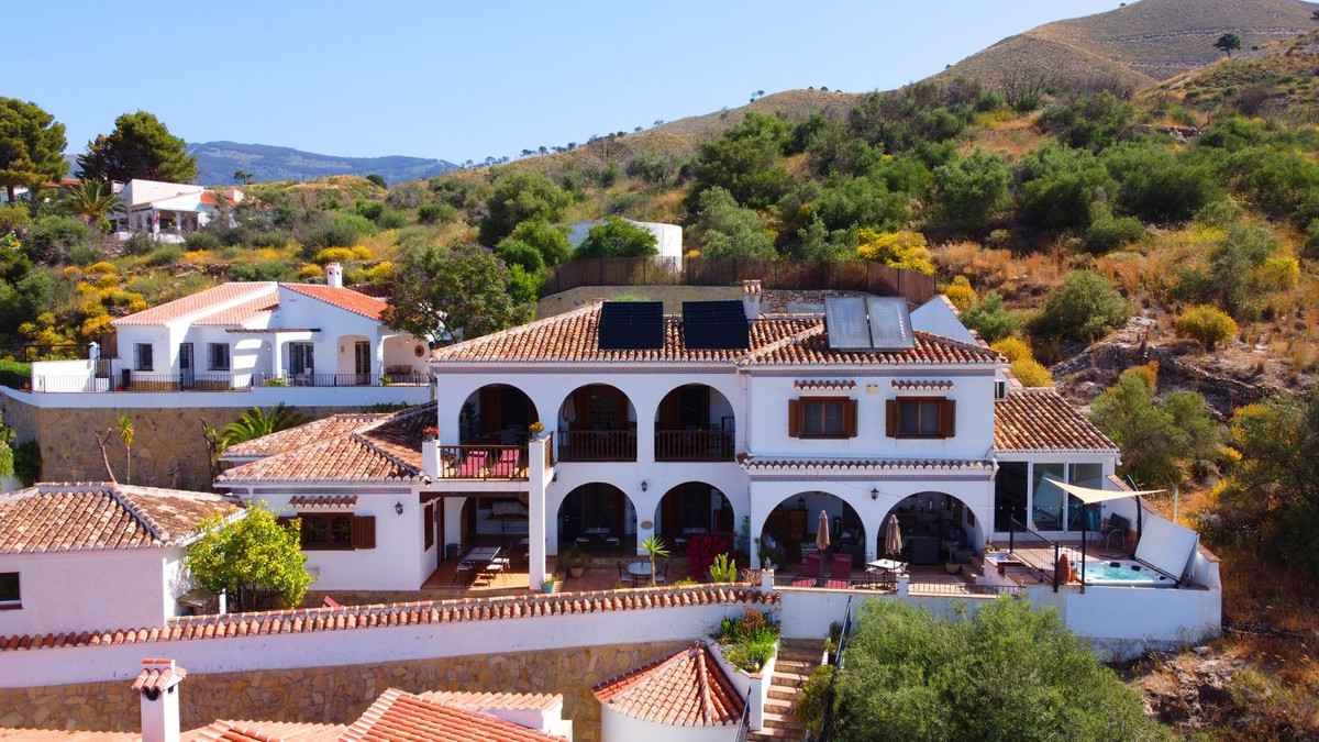 5 Bed Townhouse for sale in Cómpeta Costa Del Sol East, Málaga, Spain