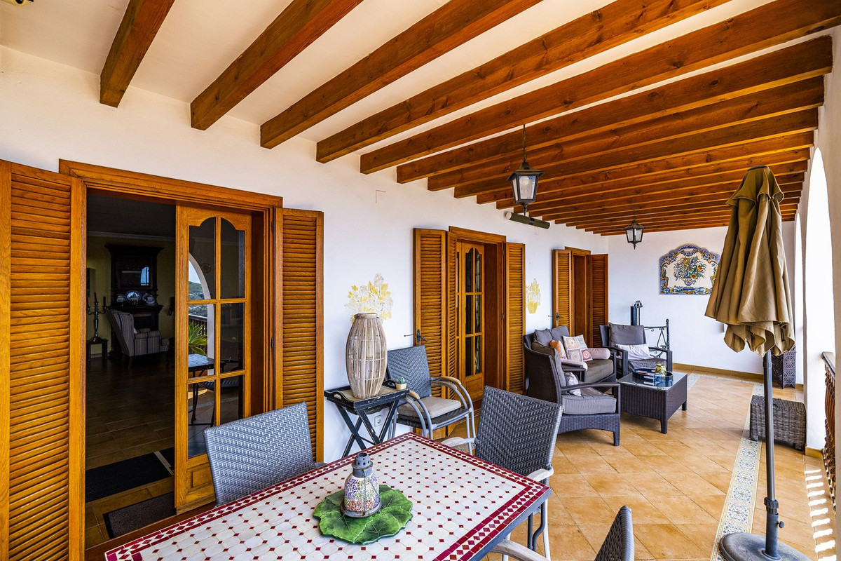 5 Bed Townhouse for sale in Cómpeta Costa Del Sol East, Málaga, Spain