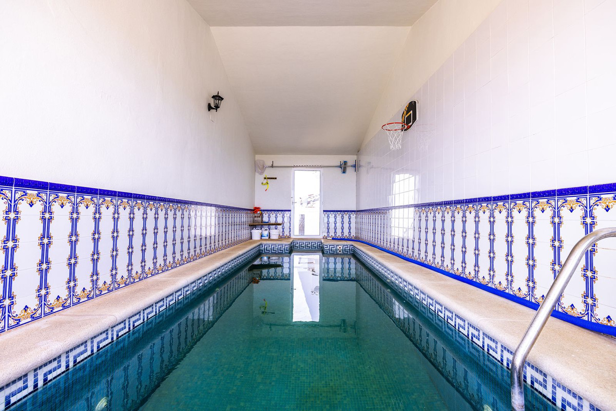 5 Bed Townhouse for sale in Cómpeta Costa Del Sol East, Málaga, Spain