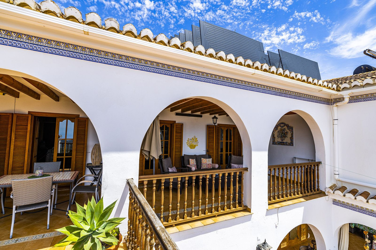 5 Bed Townhouse for sale in Cómpeta Costa Del Sol East, Málaga, Spain