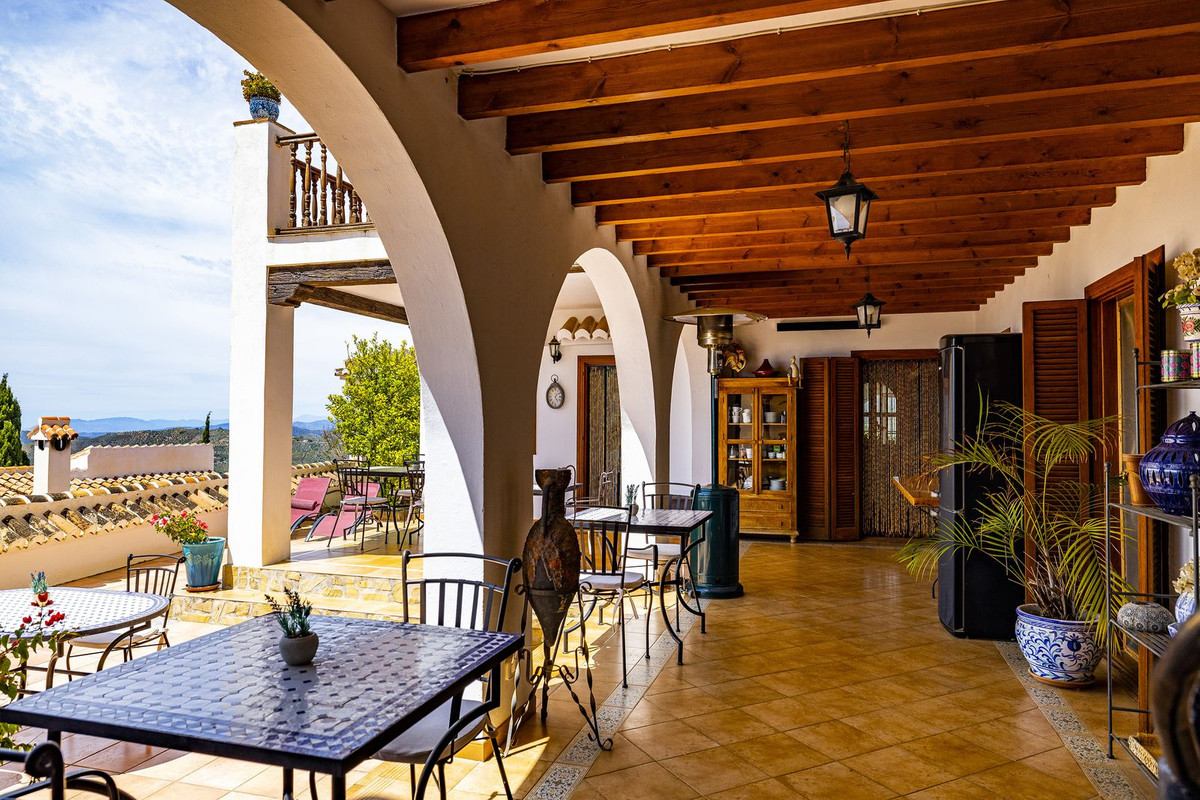 5 Bed Townhouse for sale in Cómpeta Costa Del Sol East, Málaga, Spain