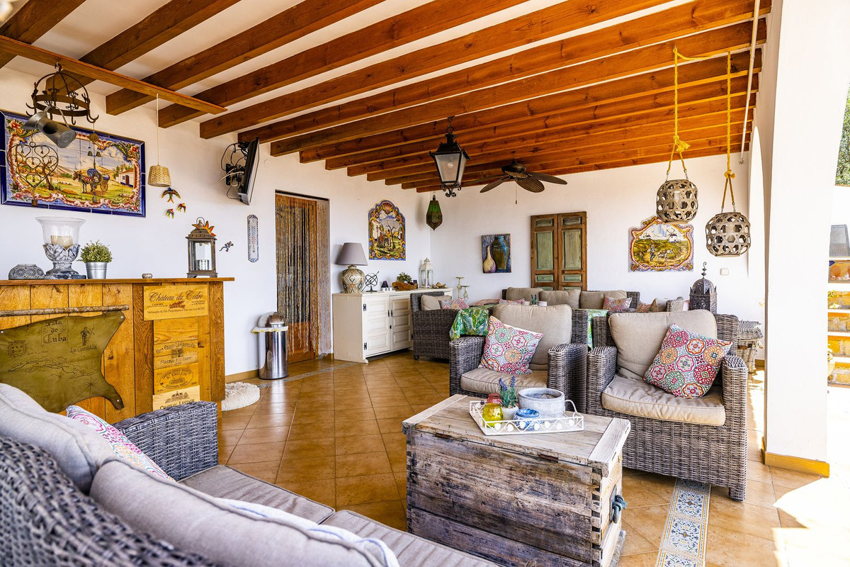 5 Bed Townhouse for sale in Cómpeta Costa Del Sol East, Málaga, Spain