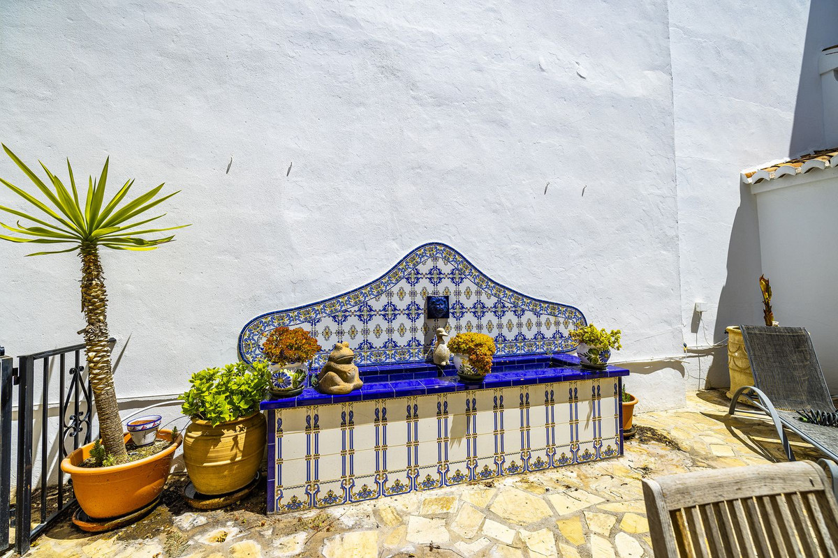 5 Bed Townhouse for sale in Cómpeta Costa Del Sol East, Málaga, Spain