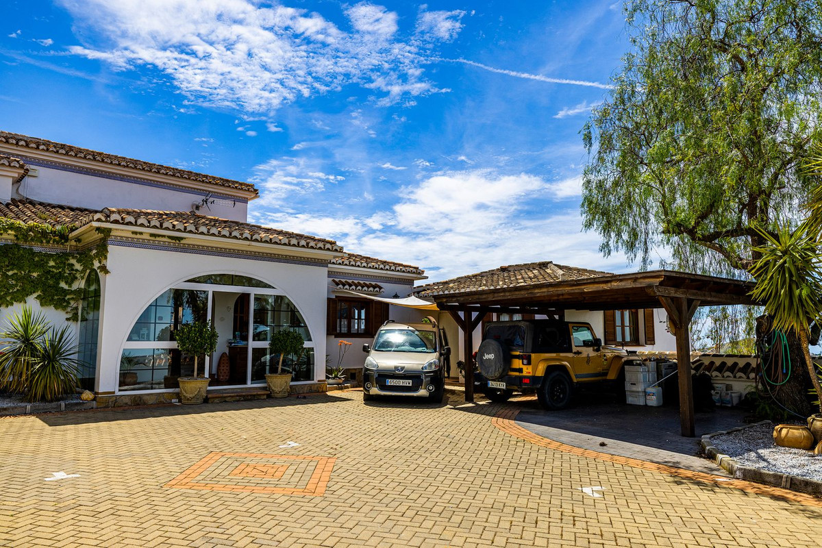 5 Bed Townhouse for sale in Cómpeta Costa Del Sol East, Málaga, Spain