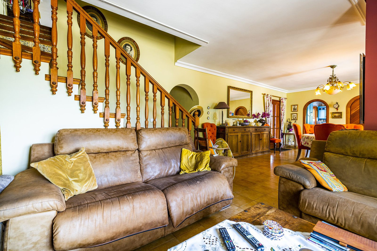 5 Bed Townhouse for sale in Cómpeta Costa Del Sol East, Málaga, Spain