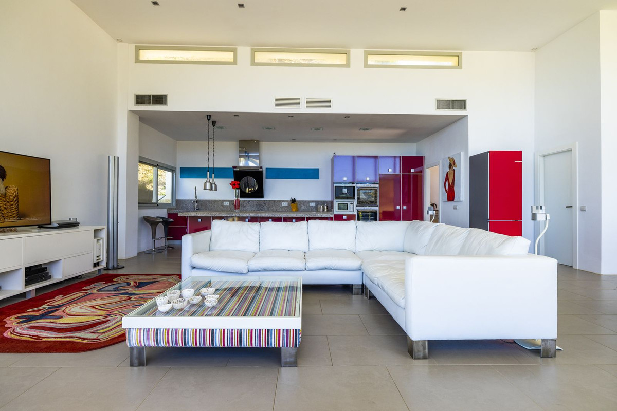4 Bed Townhouse for sale in Sayalonga Costa Del Sol East, Málaga, Spain