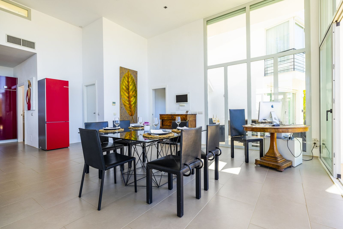 4 Bed Townhouse for sale in Sayalonga Costa Del Sol East, Málaga, Spain