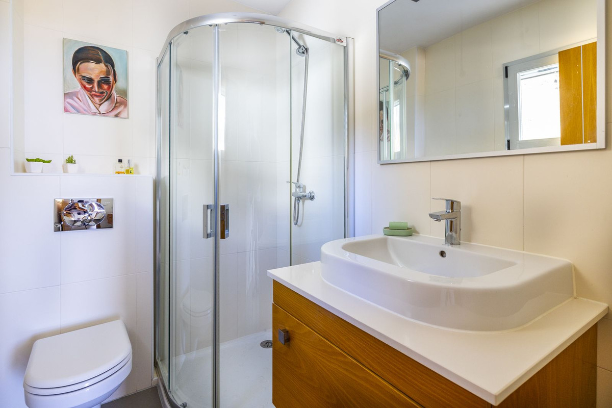 4 Bed Townhouse for sale in Sayalonga Costa Del Sol East, Málaga, Spain