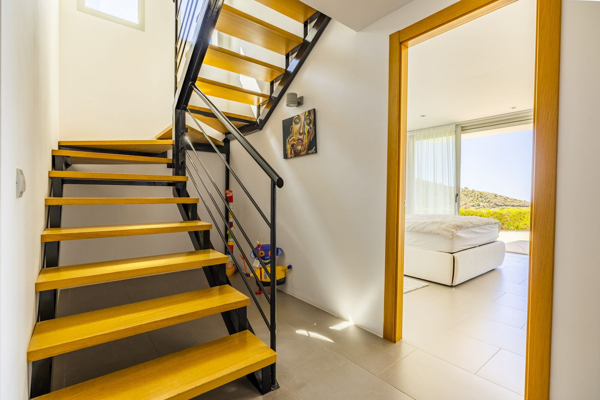 4 Bed Townhouse for sale in Sayalonga Costa Del Sol East, Málaga, Spain