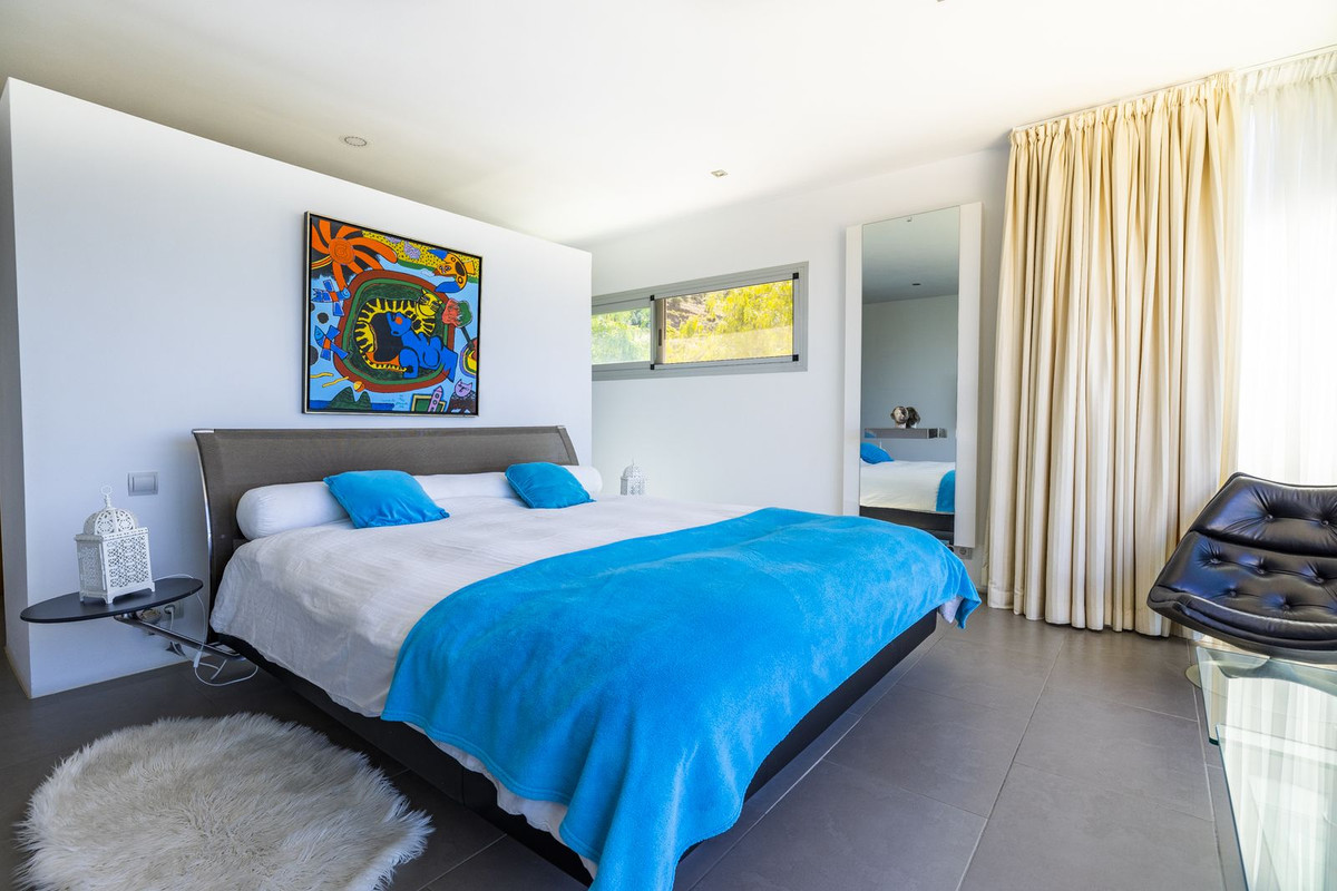 4 Bed Townhouse for sale in Sayalonga Costa Del Sol East, Málaga, Spain