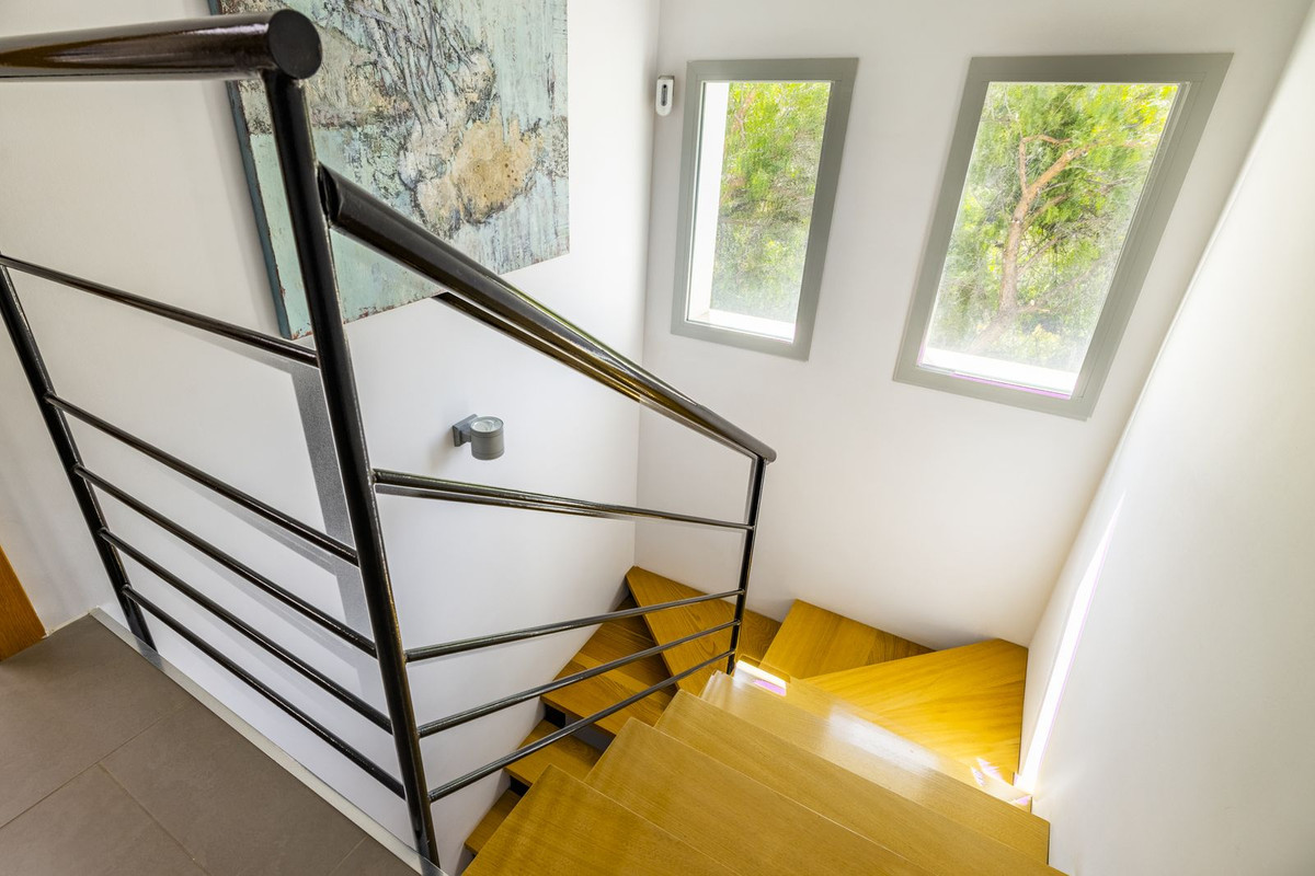 4 Bed Townhouse for sale in Sayalonga Costa Del Sol East, Málaga, Spain