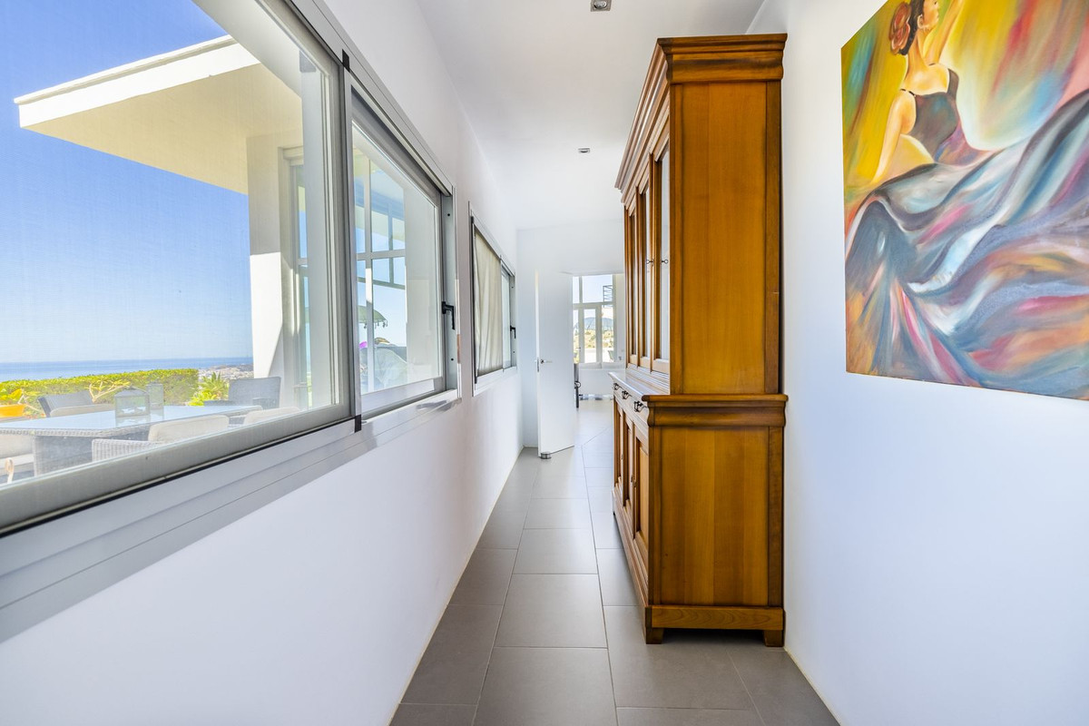 4 Bed Townhouse for sale in Sayalonga Costa Del Sol East, Málaga, Spain