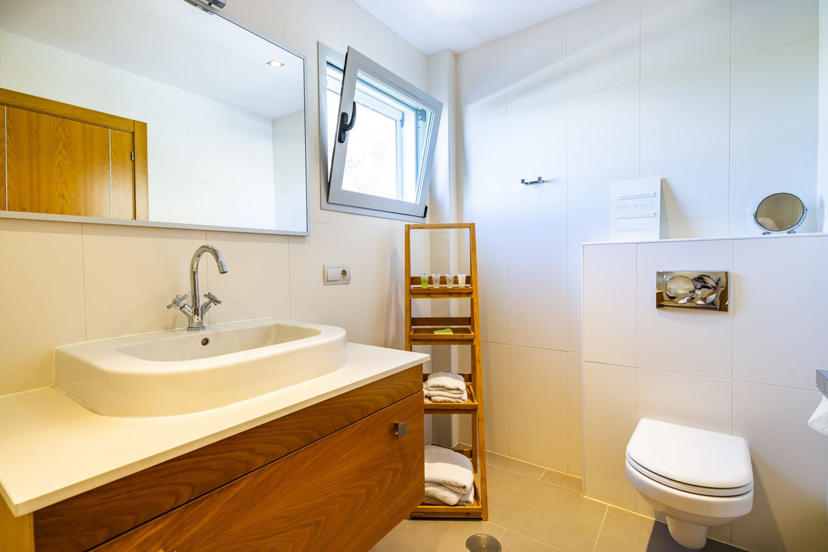 4 Bed Townhouse for sale in Sayalonga Costa Del Sol East, Málaga, Spain
