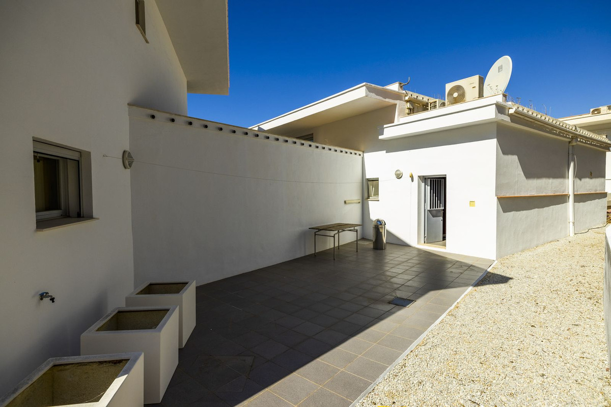 4 Bed Townhouse for sale in Sayalonga Costa Del Sol East, Málaga, Spain