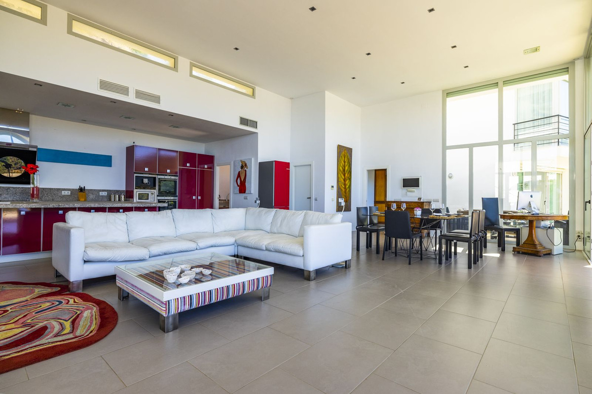 4 Bed Townhouse for sale in Sayalonga Costa Del Sol East, Málaga, Spain