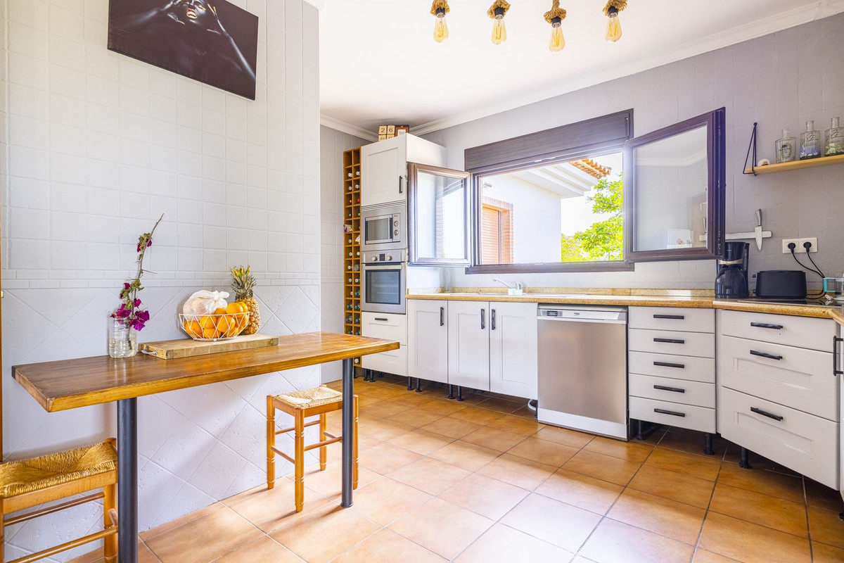 4 Bed Townhouse for sale in Sayalonga Costa Del Sol East, Málaga, Spain